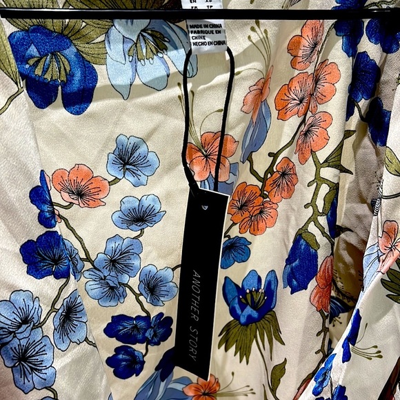 Silk bodysuit form another story - Picture 3 of 3